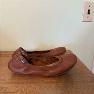 Lands' End Comfort Elastic Slip-On Ballet Flats in a brown/cognac leather 7.5
